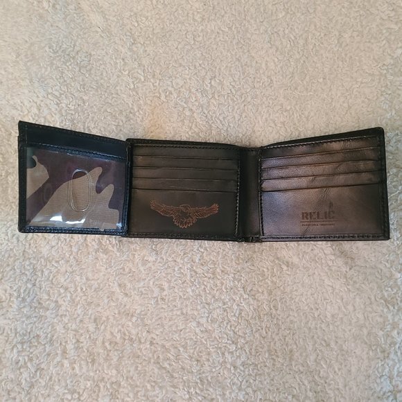 Relic by Fossil Glison Embossed Traveler Leather Wallet - Picture 4 of 9